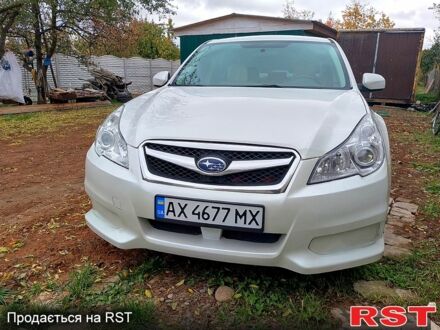Белый Субару Легаси, объемом двигателя 2.5 л и пробегом 200 тыс. км за 8500 $, фото 1 на Automoto.ua