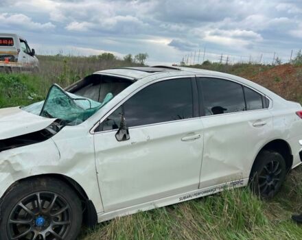 Белый Субару Легаси, объемом двигателя 2.5 л и пробегом 250 тыс. км за 3000 $, фото 1 на Automoto.ua