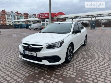 Субару Легаси 2020 в Ровно на Automoto.ua Белый Субару Легаси, объемом двигателя 2.5 л и пробегом 31 тыс. км за 18990 $, фото 1 на Automoto.ua