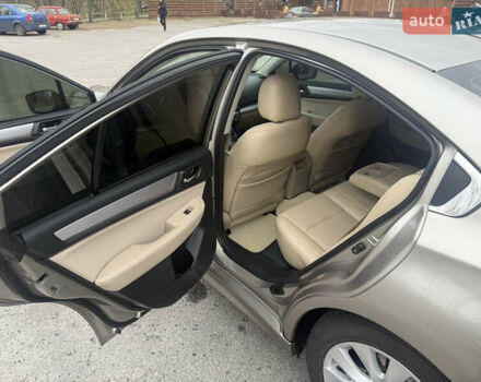 Бежевый Субару Легаси, объемом двигателя 2.5 л и пробегом 72 тыс. км за 13800 $, фото 4 на Automoto.ua