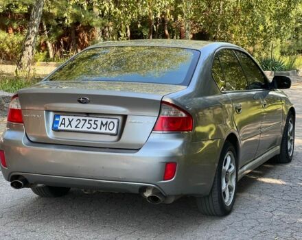 Сірий Субару Легасі, об'ємом двигуна 2 л та пробігом 200 тис. км за 6300 $, фото 2 на Automoto.ua