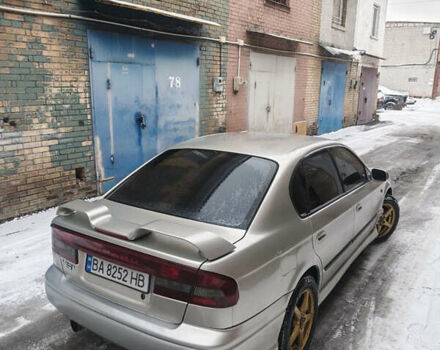 Сірий Субару Легасі, об'ємом двигуна 1.99 л та пробігом 299 тис. км за 3850 $, фото 6 на Automoto.ua