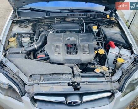 Сірий Субару Легасі, об'ємом двигуна 2 л та пробігом 185 тис. км за 7000 $, фото 7 на Automoto.ua