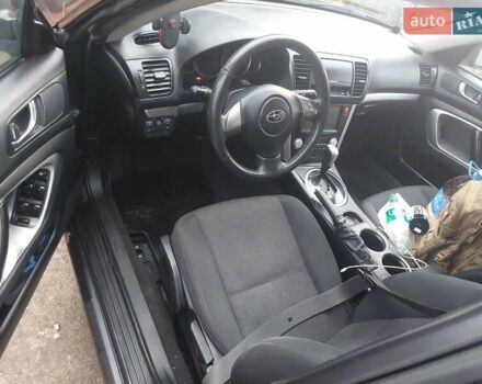 Серый Субару Легаси, объемом двигателя 1.99 л и пробегом 180 тыс. км за 4600 $, фото 3 на Automoto.ua