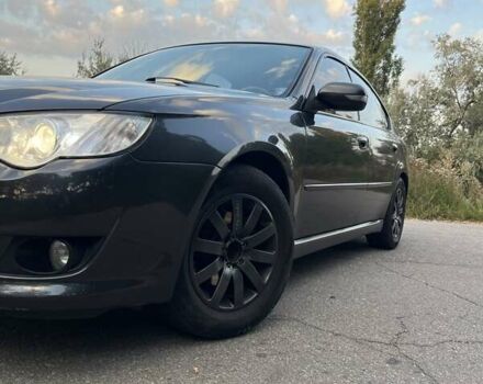 Сірий Субару Легасі, об'ємом двигуна 2 л та пробігом 173 тис. км за 6800 $, фото 2 на Automoto.ua
