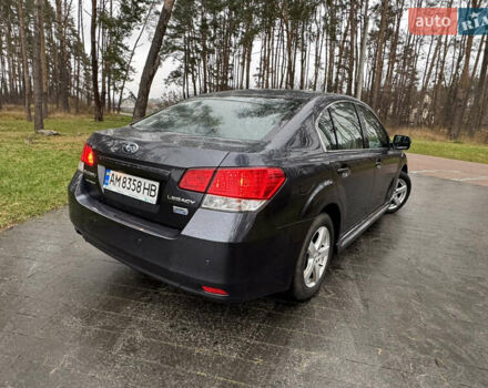 Сірий Субару Легасі, об'ємом двигуна 2 л та пробігом 200 тис. км за 8200 $, фото 2 на Automoto.ua