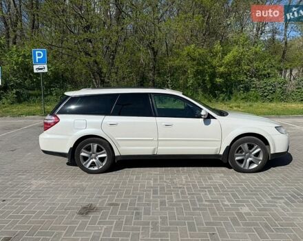 Белый Субару Аутбек, объемом двигателя 2.5 л и пробегом 320 тыс. км за 7000 $, фото 5 на Automoto.ua