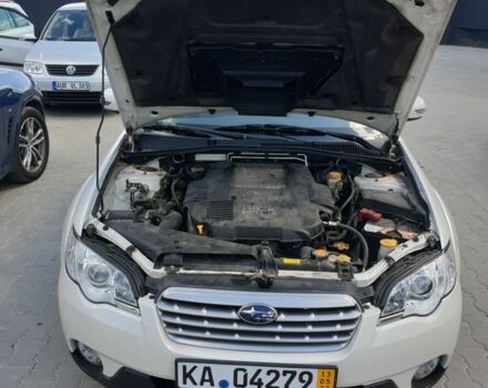 Білий Субару Аутбек, об'ємом двигуна 2 л та пробігом 250 тис. км за 4500 $, фото 7 на Automoto.ua