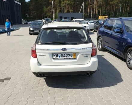 Білий Субару Аутбек, об'ємом двигуна 2 л та пробігом 250 тис. км за 4500 $, фото 4 на Automoto.ua