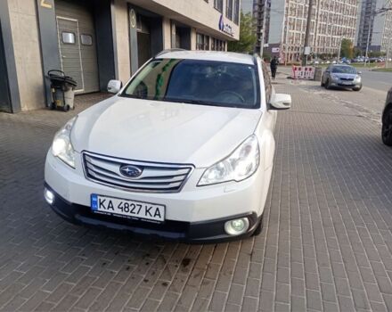Білий Субару Аутбек, об'ємом двигуна 2.5 л та пробігом 250 тис. км за 6500 $, фото 1 на Automoto.ua