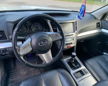 Білий Субару Аутбек, об'ємом двигуна 2 л та пробігом 355 тис. км за 8500 $, фото 6 на Automoto.ua