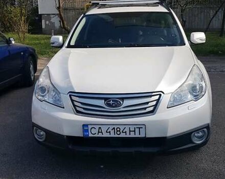 Субару Аутбек 2010 у Черкасах на Automoto.ua Білий Субару Аутбек, об'ємом двигуна 3.6 л та пробігом 297 тис. км за 9999 $, фото 6 на Automoto.ua