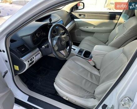 Білий Субару Аутбек, об'ємом двигуна 2.46 л та пробігом 209 тис. км за 10500 $, фото 27 на Automoto.ua