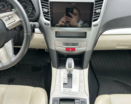 Белый Субару Аутбек, объемом двигателя 2.46 л и пробегом 194 тыс. км за 10300 $, фото 16 на Automoto.ua