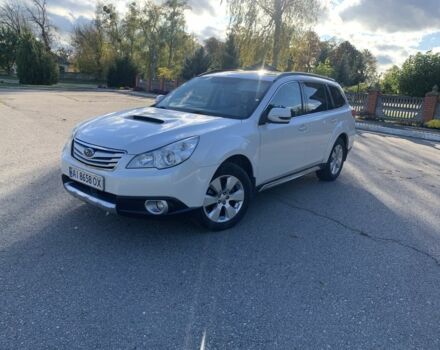 Білий Субару Аутбек, об'ємом двигуна 2 л та пробігом 355 тис. км за 8500 $, фото 1 на Automoto.ua