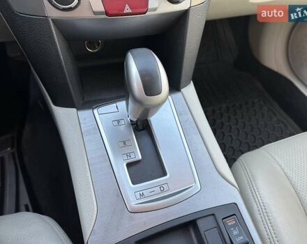 Білий Субару Аутбек, об'ємом двигуна 2.46 л та пробігом 209 тис. км за 10500 $, фото 36 на Automoto.ua