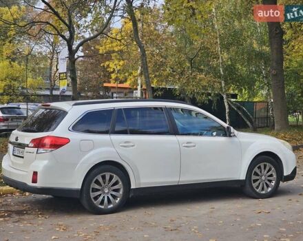 Субару Аутбек 2010 у Львові на Automoto.ua Білий Субару Аутбек, об'ємом двигуна 2.46 л та пробігом 270 тис. км за 7700 $, фото 9 на Automoto.ua