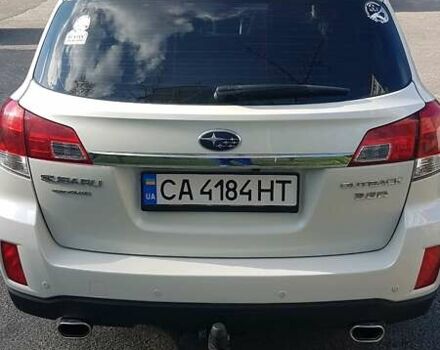Субару Аутбек 2010 у Черкасах на Automoto.ua Білий Субару Аутбек, об'ємом двигуна 3.6 л та пробігом 297 тис. км за 9999 $, фото 5 на Automoto.ua