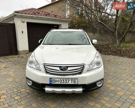 Белый Субару Аутбек, объемом двигателя 2.46 л и пробегом 194 тыс. км за 10300 $, фото 1 на Automoto.ua