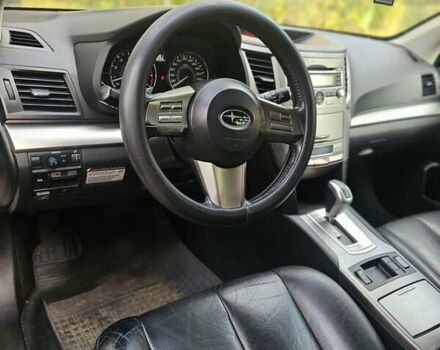 Субару Аутбек 2010 у Львові на Automoto.ua Білий Субару Аутбек, об'ємом двигуна 2.46 л та пробігом 270 тис. км за 7700 $, фото 16 на Automoto.ua