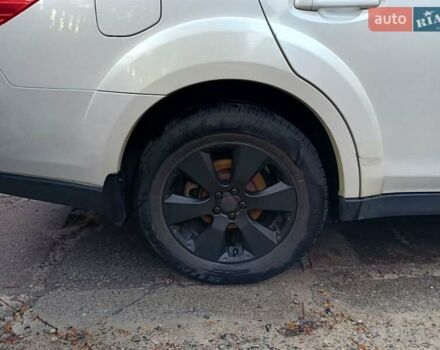Субару Аутбек 2010 у Черкасах на Automoto.ua Білий Субару Аутбек, об'ємом двигуна 3.6 л та пробігом 297 тис. км за 9999 $, фото 32 на Automoto.ua