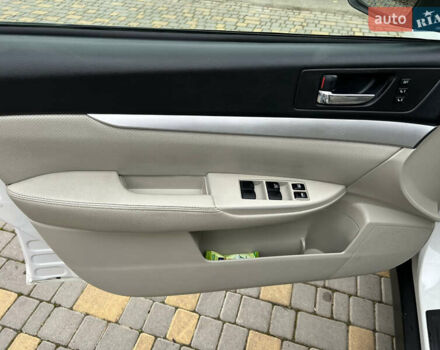 Белый Субару Аутбек, объемом двигателя 2.46 л и пробегом 194 тыс. км за 10300 $, фото 23 на Automoto.ua