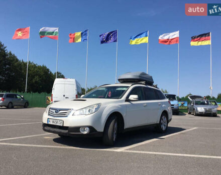 Субару Аутбек 2010 у Белой Церкве на Automoto.ua Білий Субару Аутбек, об'ємом двигуна 2 л та пробігом 355 тис. км за 9000 $, фото 16 на Automoto.ua