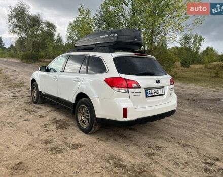 Белый Субару Аутбек, объемом двигателя 2.46 л и пробегом 250 тыс. км за 7000 $, фото 4 на Automoto.ua
