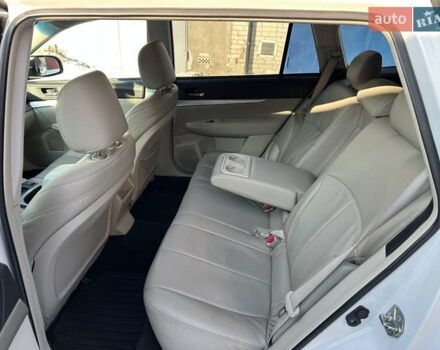 Білий Субару Аутбек, об'ємом двигуна 2.46 л та пробігом 209 тис. км за 10500 $, фото 20 на Automoto.ua