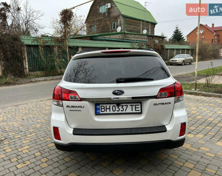 Белый Субару Аутбек, объемом двигателя 2.46 л и пробегом 194 тыс. км за 10300 $, фото 5 на Automoto.ua