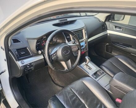 Білий Субару Аутбек, об'ємом двигуна 2.5 л та пробігом 250 тис. км за 6500 $, фото 4 на Automoto.ua