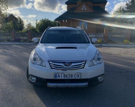 Білий Субару Аутбек, об'ємом двигуна 2 л та пробігом 355 тис. км за 8500 $, фото 3 на Automoto.ua
