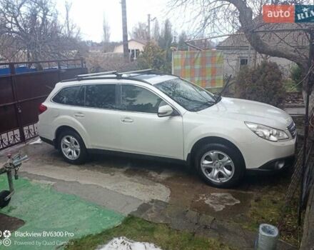 Субару Аутбек 2010 у Черкасах на Automoto.ua Білий Субару Аутбек, об'ємом двигуна 3.6 л та пробігом 297 тис. км за 9999 $, фото 3 на Automoto.ua
