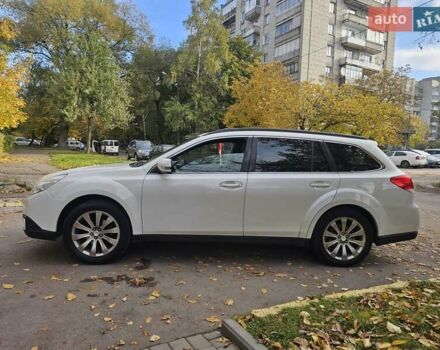 Субару Аутбек 2010 у Львові на Automoto.ua Білий Субару Аутбек, об'ємом двигуна 2.46 л та пробігом 270 тис. км за 7700 $, фото 6 на Automoto.ua