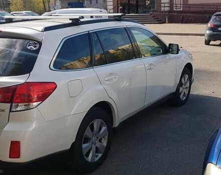 Субару Аутбек 2010 у Черкасах на Automoto.ua Білий Субару Аутбек, об'ємом двигуна 3.6 л та пробігом 297 тис. км за 9999 $, фото 8 на Automoto.ua