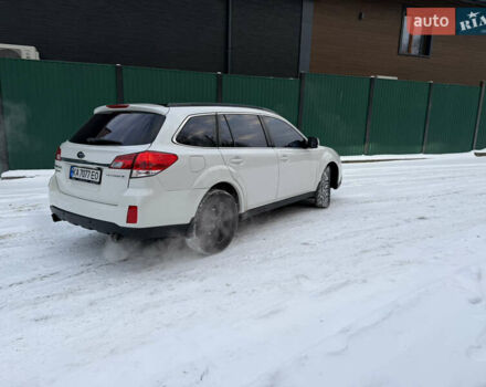 Білий Субару Аутбек, об'ємом двигуна 2.46 л та пробігом 235 тис. км за 10500 $, фото 6 на Automoto.ua