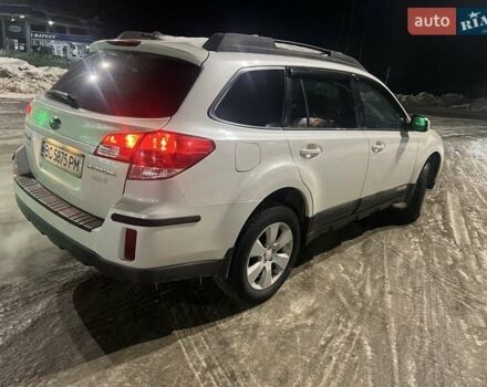 Белый Субару Аутбек, объемом двигателя 2.5 л и пробегом 366 тыс. км за 8500 $, фото 2 на Automoto.ua