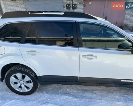 Білий Субару Аутбек, об'ємом двигуна 2.46 л та пробігом 209 тис. км за 10500 $, фото 4 на Automoto.ua