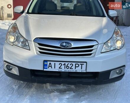 Білий Субару Аутбек, об'ємом двигуна 2.46 л та пробігом 209 тис. км за 10500 $, фото 1 на Automoto.ua