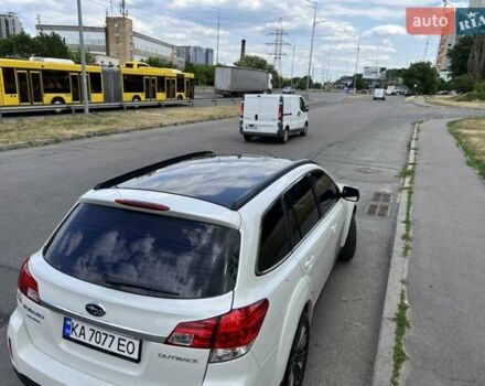 Белый Субару Аутбек, объемом двигателя 2.46 л и пробегом 235 тыс. км за 11111 $, фото 6 на Automoto.ua