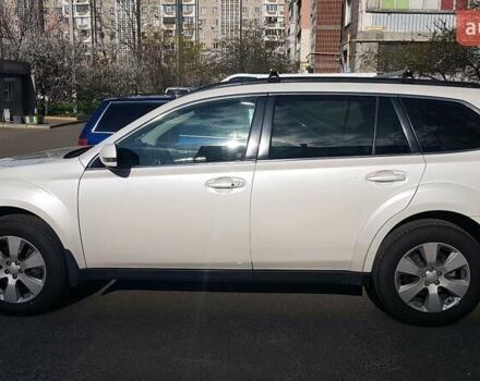 Субару Аутбек 2010 у Черкасах на Automoto.ua Білий Субару Аутбек, об'ємом двигуна 3.6 л та пробігом 297 тис. км за 9999 $, фото 13 на Automoto.ua