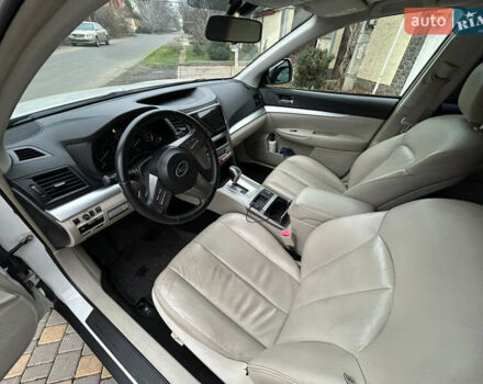 Белый Субару Аутбек, объемом двигателя 2.46 л и пробегом 194 тыс. км за 10300 $, фото 13 на Automoto.ua