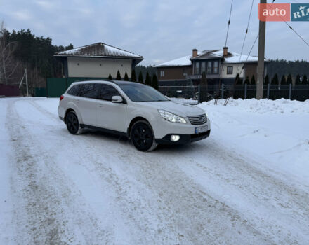 Белый Субару Аутбек, объемом двигателя 2.46 л и пробегом 235 тыс. км за 10300 $, фото 6 на Automoto.ua
