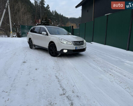 Белый Субару Аутбек, объемом двигателя 2.46 л и пробегом 235 тыс. км за 10300 $, фото 13 на Automoto.ua