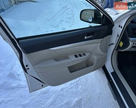 Білий Субару Аутбек, об'ємом двигуна 2.46 л та пробігом 209 тис. км за 10500 $, фото 26 на Automoto.ua