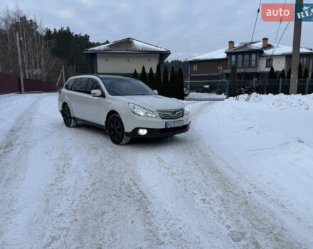 Белый Субару Аутбек, объемом двигателя 2.46 л и пробегом 235 тыс. км за 10300 $, фото 1 на Automoto.ua