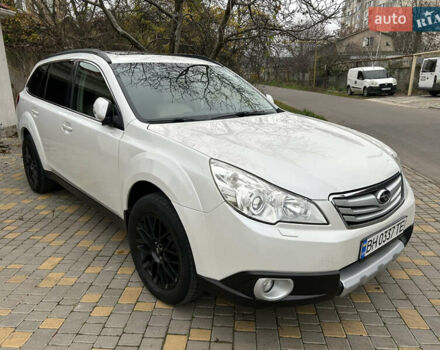 Белый Субару Аутбек, объемом двигателя 2.46 л и пробегом 194 тыс. км за 10300 $, фото 2 на Automoto.ua