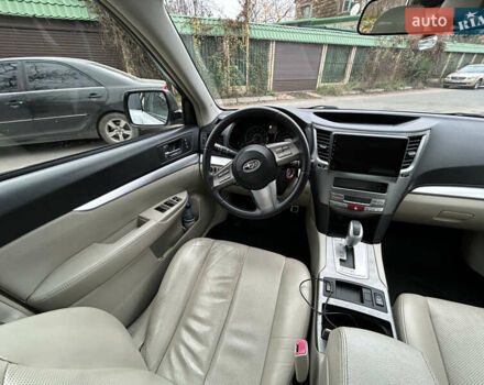 Белый Субару Аутбек, объемом двигателя 2.46 л и пробегом 194 тыс. км за 10300 $, фото 15 на Automoto.ua