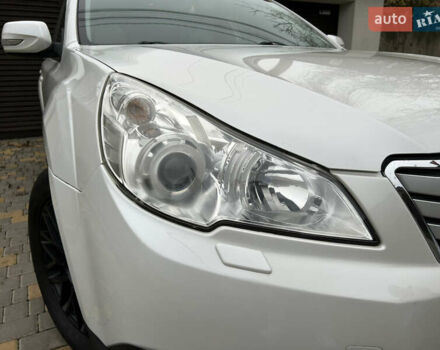 Белый Субару Аутбек, объемом двигателя 2.46 л и пробегом 194 тыс. км за 10300 $, фото 25 на Automoto.ua