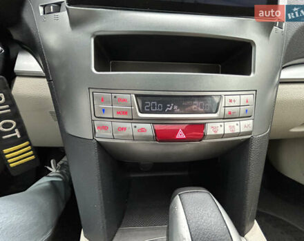 Белый Субару Аутбек, объемом двигателя 2.46 л и пробегом 194 тыс. км за 10300 $, фото 19 на Automoto.ua